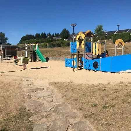 Maison Bord De De Pareloup * Salles-Curan