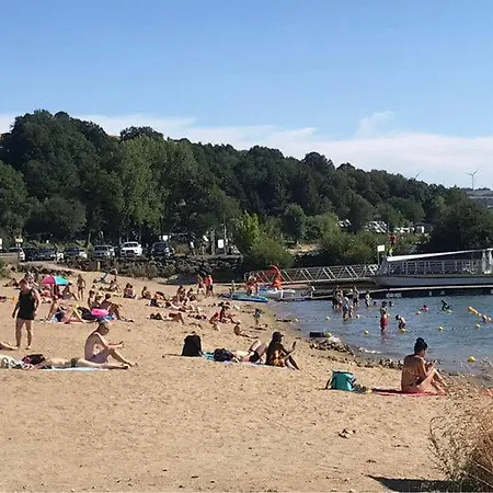 בית נופש Maison Bord De De Pareloup Salles-Curan