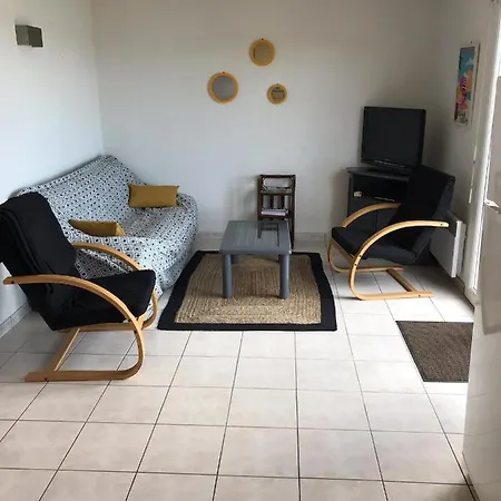 Maison Bord De De Pareloup בית נופש