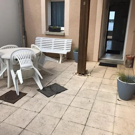 בית נופש Maison Bord De De Pareloup Salles-Curan