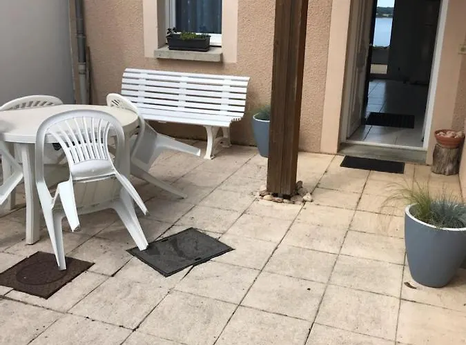 Vakantiehuis Maison Bord De De Pareloup Salles-Curan