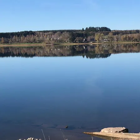 Maison Bord De De Pareloup Hébergement de vacances Salles-Curan